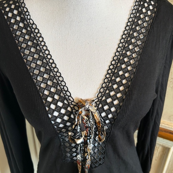 Gimmicks by BKE Black Top - Picture 3 of 11